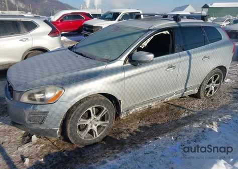 2011 Volvo Xc60 T6/T6 R-Design z USA, uszkodzony, nr VIN YV4902DZ5B2154056